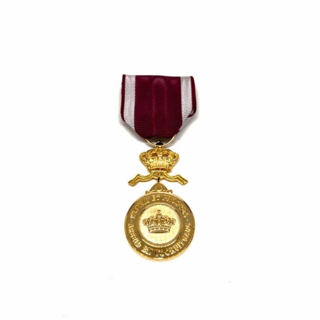 Médaille d'Or de l'Ordre de la Couronne - modèle officiel