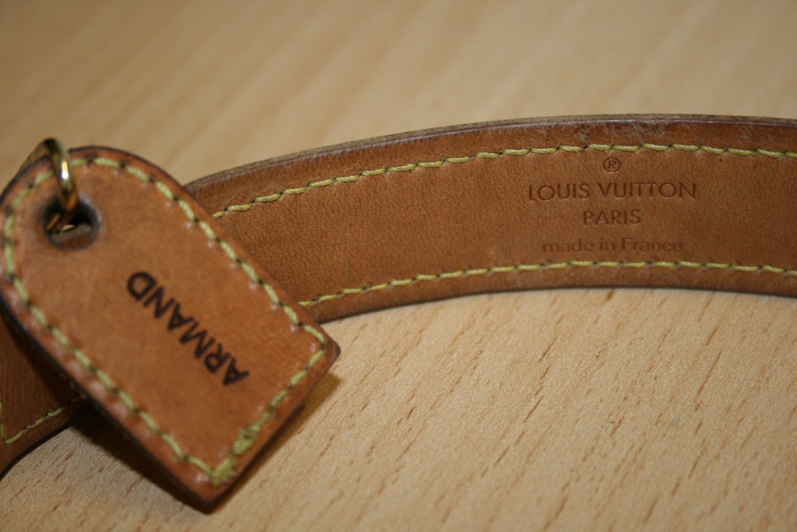 Gravure laser dans une ceinture en cuir