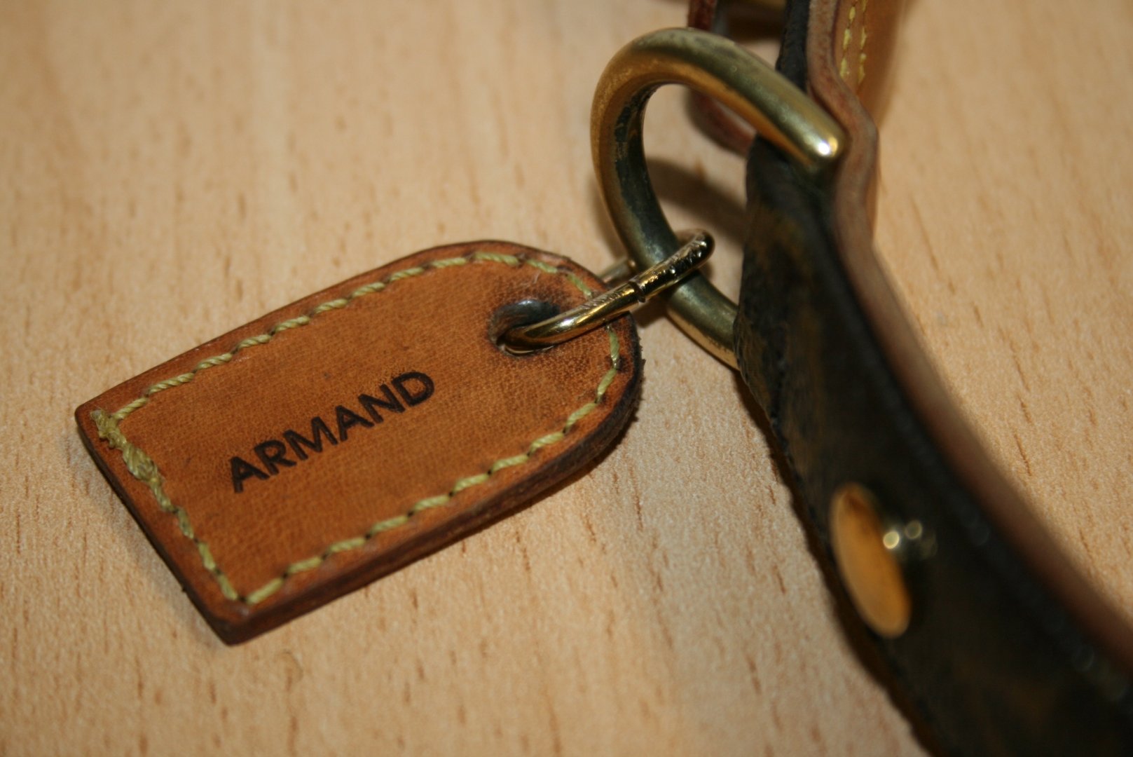 Gravure laser dans une ceinture en cuir