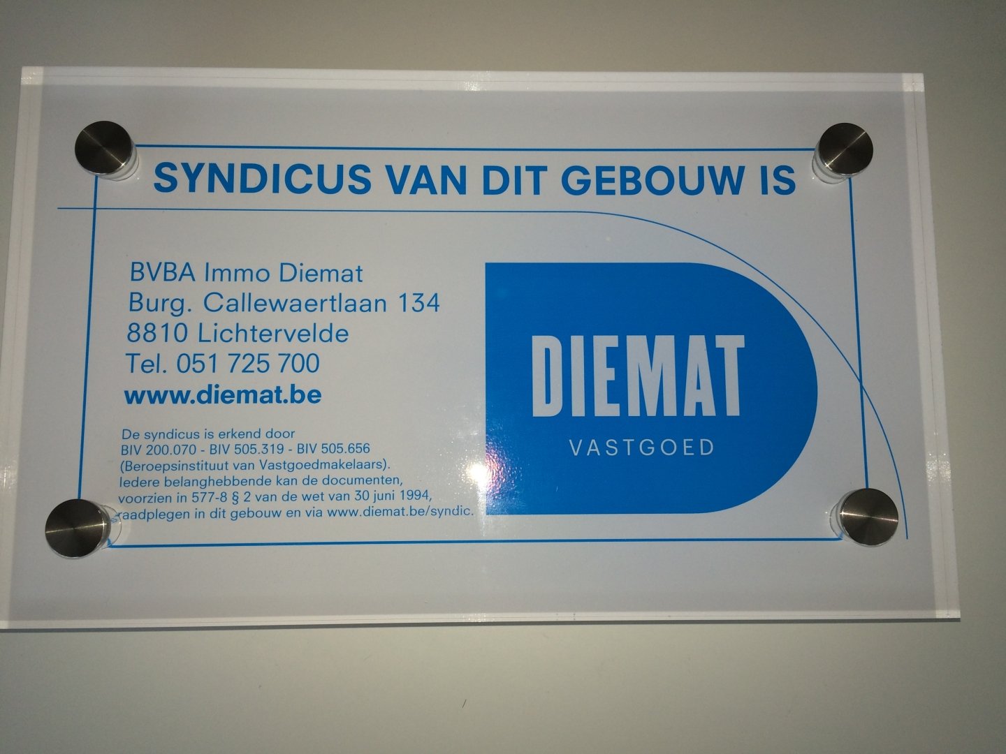 Naamplaat in plexi bedrukt