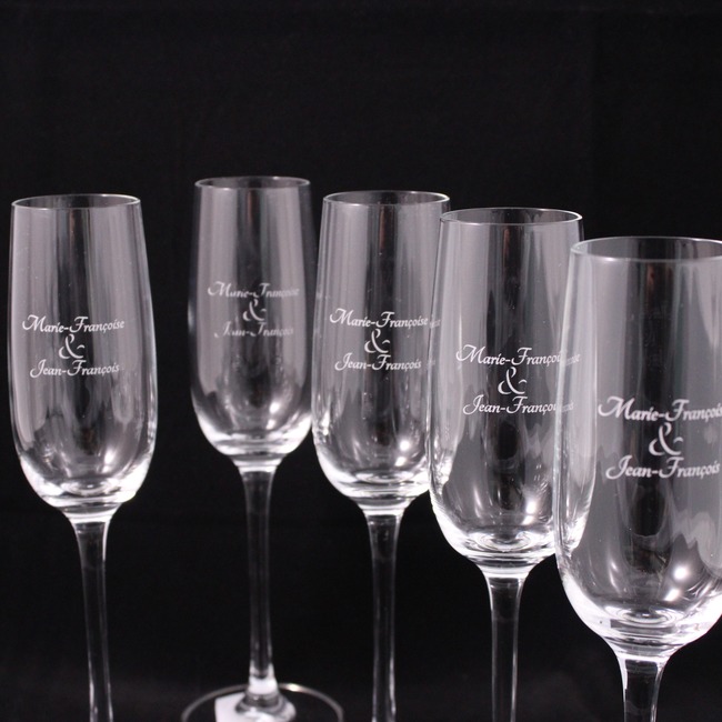 Lasergravure in champagneglazen