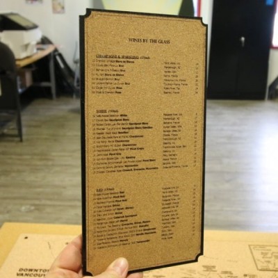 Prijslijsten met lasergravure in kurk