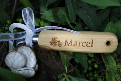 Houten flesopener met gravure naam