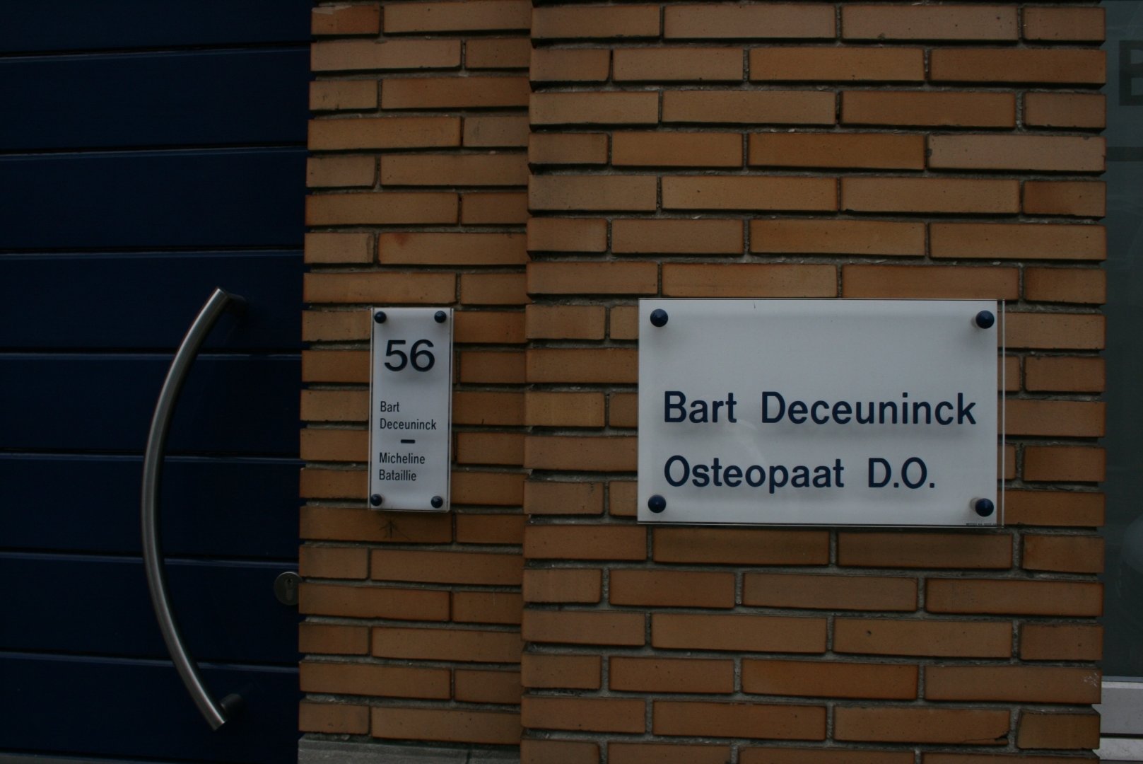 Naamplaat in plexi gegraveerd