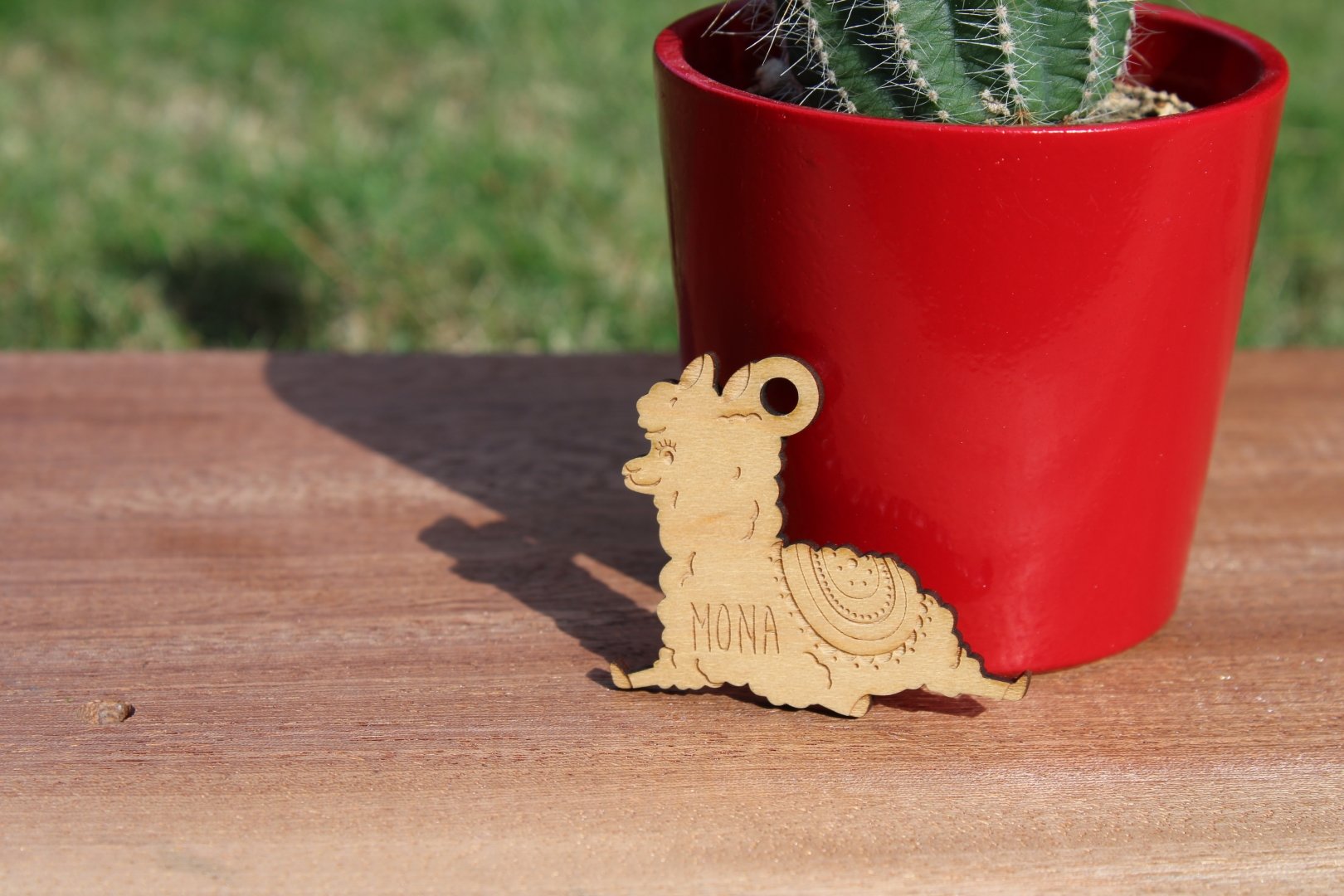 Porte-clés et labels en bois / sucres de baptême en bois